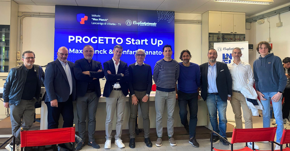 Progetto Startup - Incontro tra Imprese e Scuola Foto di gruppo tra rappresentanti di Confartigianato, Trevigroup e Istituto Max Planck per il lancio del Progetto Startup a Villorba.