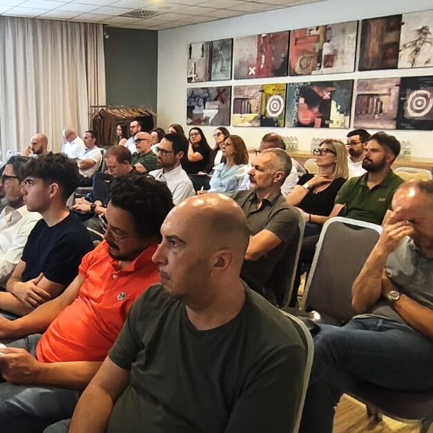 Pubblico in sala durante l’evento Generazione AI, con partecipanti seduti e attenti agli interventi dedicati all’intelligenza artificiale.
